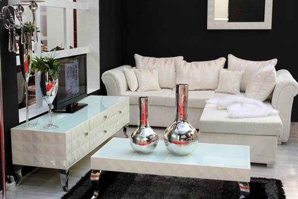 Silver Accents - Decorating With Metallics